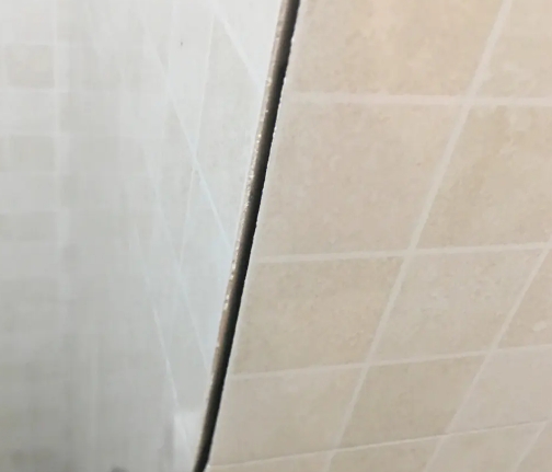 滦南瓷砖空鼓维修公司分享阳台瓷砖脱落的修复过程可以分为以下几个步骤