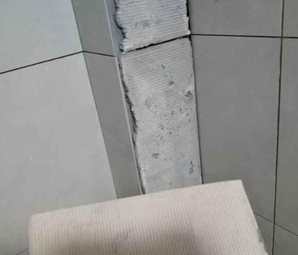 滦南瓷砖空鼓维修公司分享下厨房瓷砖脱落的补救措施。